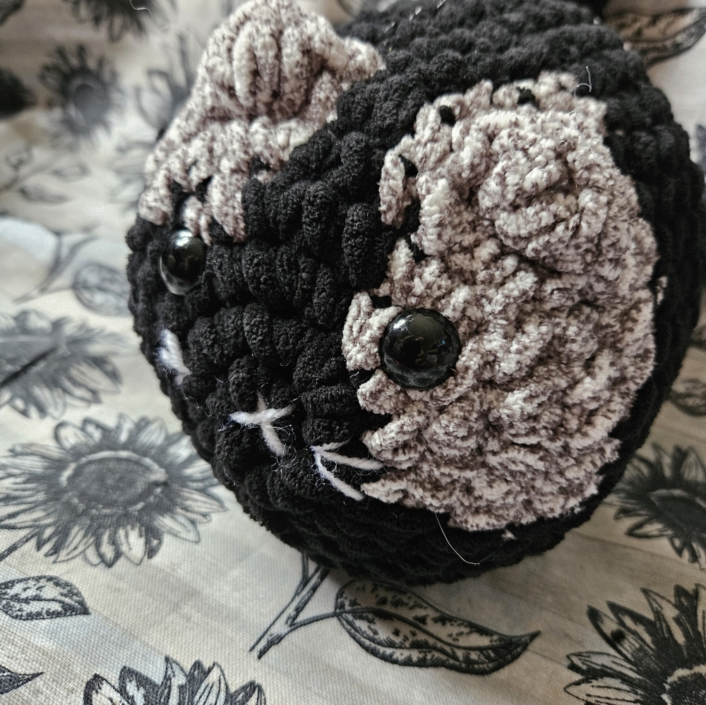 Crochet Calico Loaf Cat Amigurumi Plushie - Picture 7 of 10